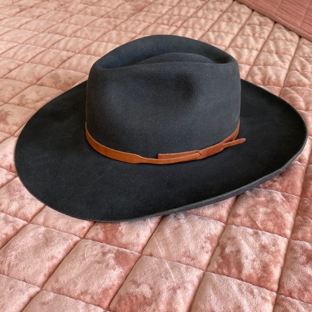 Burns 1876 custom felt hat. Size 7 1/2. “Cowboy Moss”. Never worn.